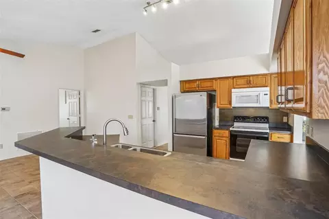 Kitchen - 2596 Alclobe Cir, Ocoee, FL 34761 photo 4 of 6