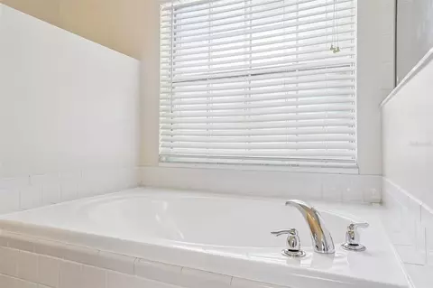 Bath - 2596 Alclobe Cir, Ocoee, FL 34761 photo 4 of 6