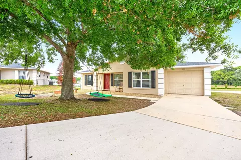 337 Windridge Pl, Tavares, FL 32778