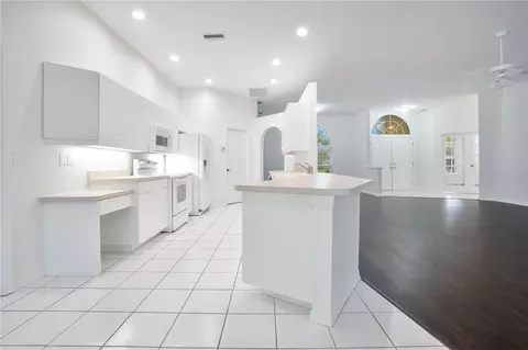 Kitchen - 3404 River Woods Dr, Parrish, FL 34219 photo 4 of 4
