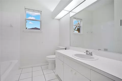 Bath - 3404 River Woods Dr, Parrish, FL 34219 photo 3 of 3