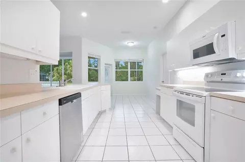 Kitchen - 3404 River Woods Dr, Parrish, FL 34219 photo 2 of 4