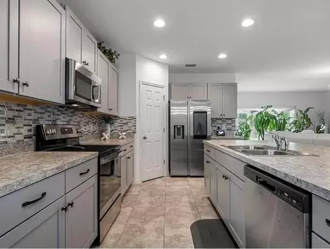 Kitchen - 535 Darshire Ave, Eustis, FL 32736 photo 2 of 2
