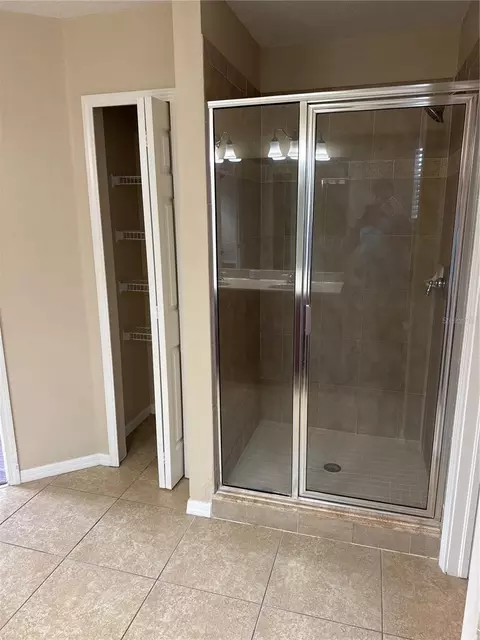 Bath - 13011 Avalon Crest Ct, Riverview, FL 33579 photo 3 of 3