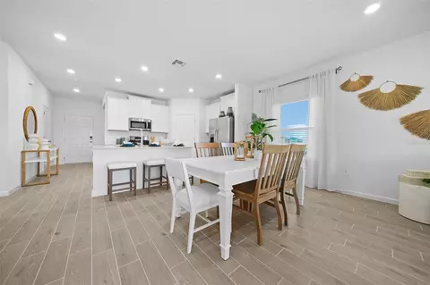 Dining - 8686 SW 69th Ter, Ocala, FL 34476 photo 2 of 3