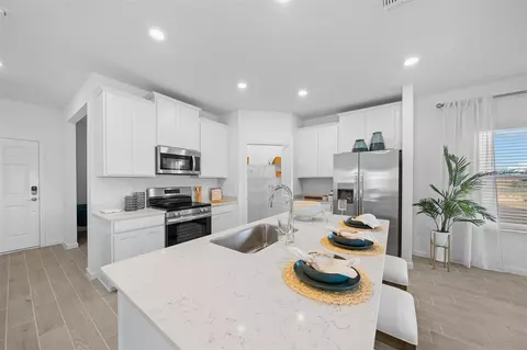 Kitchen - 8686 SW 69th Ter, Ocala, FL 34476 photo 2 of 5