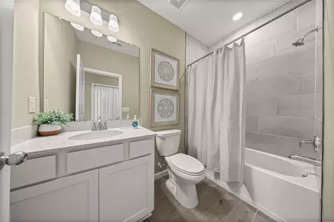 Bath - 6864 SW 87th St, Ocala, FL 34476 photo 1 of 2