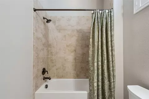 Bath - 4912 Catalpa Dr, Saint Cloud, FL 34772 photo 4 of 7