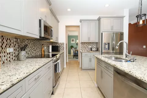 Kitchen - 5232 Villa Rosa Ave, Saint Cloud, FL 34771 photo 4 of 6