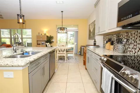 Kitchen - 5232 Villa Rosa Ave, Saint Cloud, FL 34771 photo 5 of 6