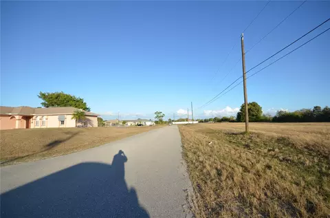 702 NE 12th St, Cape Coral, FL 33909