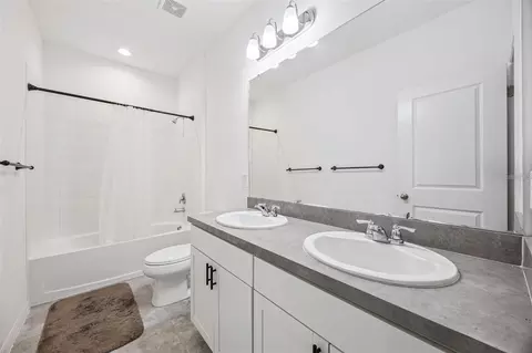 Bath - 2091 Brillante Dr, Saint Cloud, FL 34771 photo 4 of 6