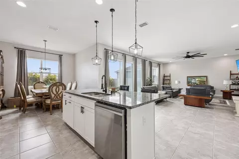 Kitchen - 2091 Brillante Dr, Saint Cloud, FL 34771 photo 6 of 7