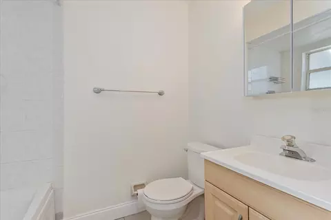 Bath - 414 Tranquille Oaks Dr, Ocoee, FL 34761 photo 1 of 3