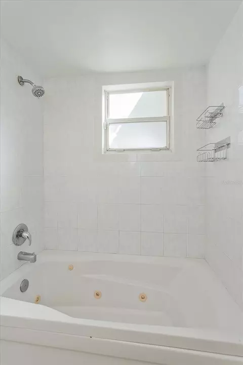 Bath - 414 Tranquille Oaks Dr, Ocoee, FL 34761 photo 2 of 3