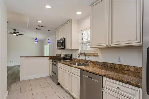 Kitchen - 414 Tranquille Oaks Dr, Ocoee, FL 34761 photo 2 of 3