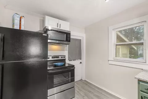 Kitchen - 829 NE 3rd St, Ocala, FL 34470 photo 2 of 4
