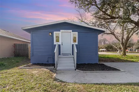 4242 Raleigh St, Orlando, FL 32811
