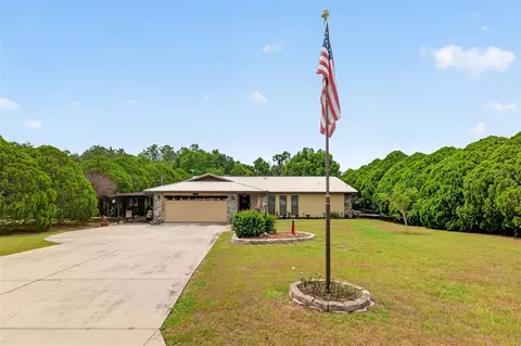 5 Lonesome Pine Trl, Yalaha, FL 34797