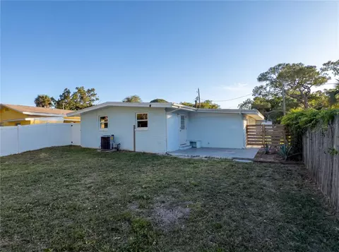 Exterior - 911 New York St, Edgewater, FL 32132 photo 2 of 5