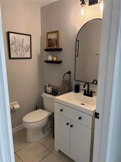Bath - 4056 Alan Dr, Largo, FL 33771 photo 1 of 5