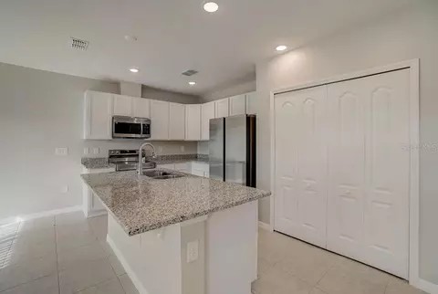 Kitchen - 589 Broadoak Dr, Dundee, FL 33838 photo 3 of 5
