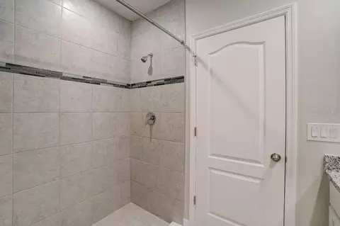 Bath - 589 Broadoak Dr, Dundee, FL 33838 photo 3 of 4