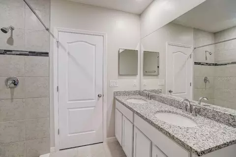 Bath - 589 Broadoak Dr, Dundee, FL 33838 photo 1 of 4