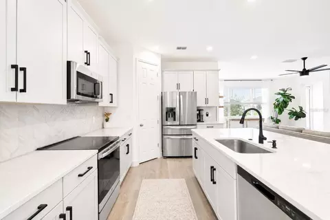 Kitchen - 5046 Down Ct, Saint Cloud, FL 34772 photo 3 of 3
