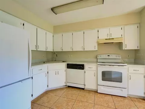 Kitchen - 806 Illinois Ave, Saint Cloud, FL 34771 photo 2 of 3