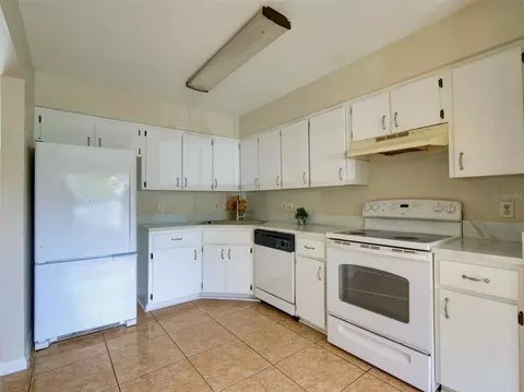 Kitchen - 806 Illinois Ave, Saint Cloud, FL 34771 photo 3 of 3