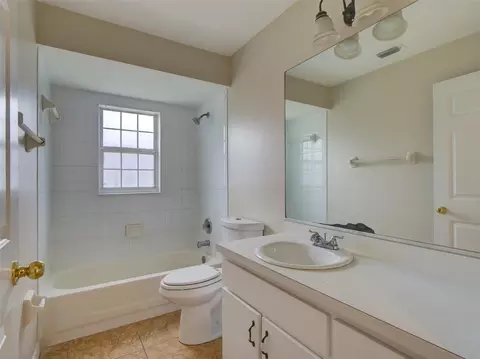 Bath - 806 Illinois Ave, Saint Cloud, FL 34771 photo 3 of 3