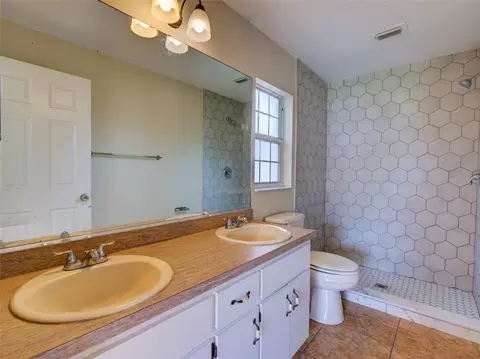Bath - 806 Illinois Ave, Saint Cloud, FL 34771 photo 2 of 3