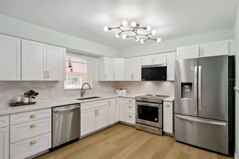 Kitchen - 1212 Russell Dr, Ocoee, FL 34761 photo 3 of 5