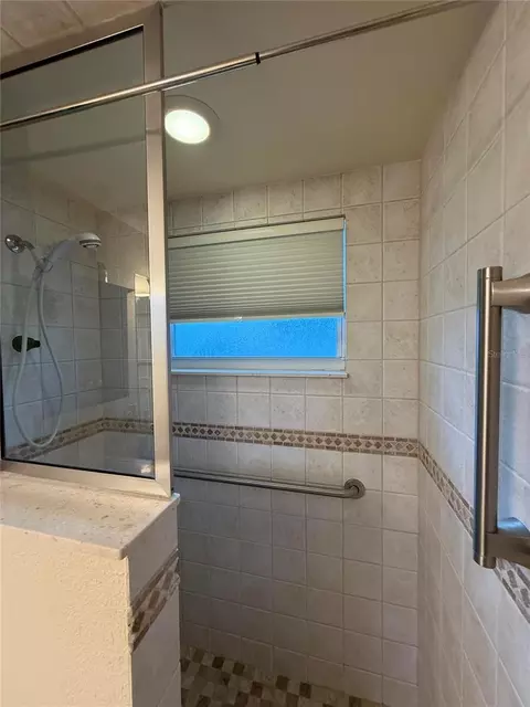 Bath - 812 Guild Dr, Venice, FL 34285 photo 2 of 3
