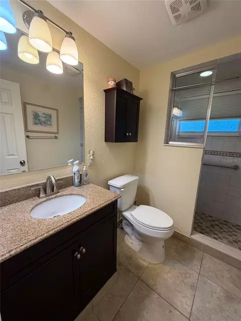Bath - 812 Guild Dr, Venice, FL 34285 photo 1 of 3