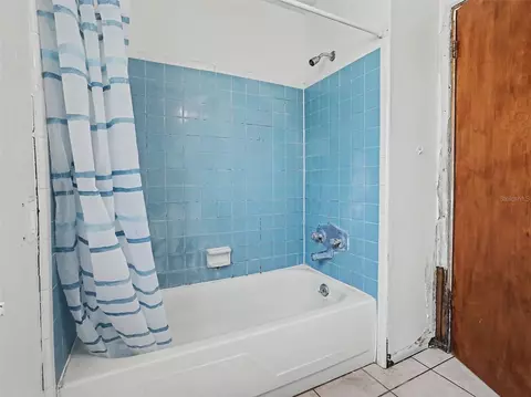 Bath - 1609 Maureen Ave #4, Ocoee, FL 34761 photo 1 of 2