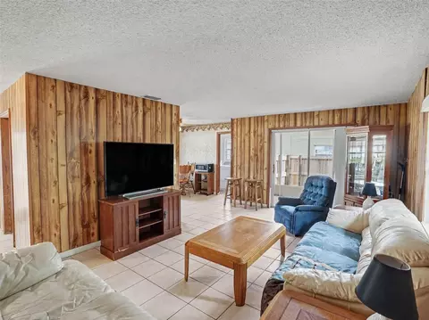 Living - 1609 Maureen Ave #4, Ocoee, FL 34761 photo 1 of 2