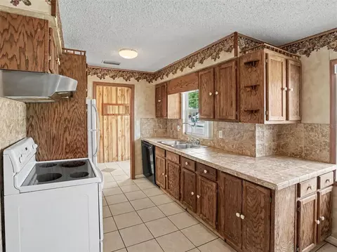 Kitchen - 1609 Maureen Ave #4, Ocoee, FL 34761 photo 1 of 3
