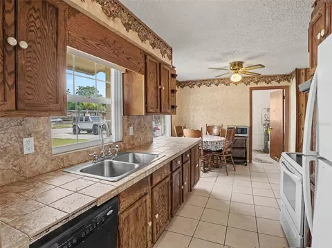 Kitchen - 1609 Maureen Ave #4, Ocoee, FL 34761 photo 2 of 3