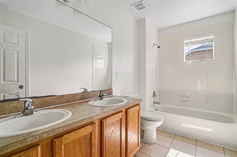 Bath - 13450 Sunkiss Loop, Windermere, FL 34786 photo 2 of 2