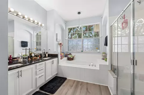 Bath - 816 Lancer Cir, Ocoee, FL 34761 photo 2 of 3