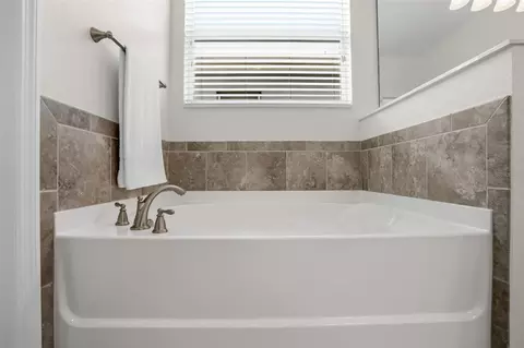 Bath - 1536 Softshell St, Saint Cloud, FL 34771 photo 3 of 9