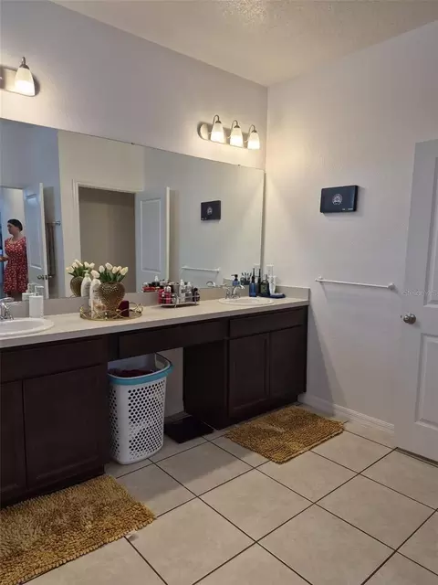 Bath - 1490 Flatwood St, Saint Cloud, FL 34771 photo 2 of 5