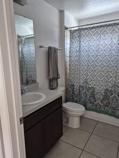 Bath - 1490 Flatwood St, Saint Cloud, FL 34771 photo 4 of 5