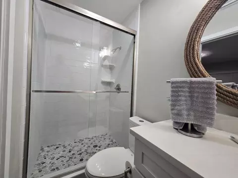 Bath - 508 Shore Dr, Largo, FL 33771 photo 2 of 4