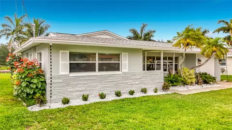 Exterior - 508 Shore Dr, Largo, FL 33771 photo 2 of 7