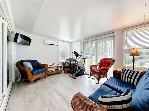Living - 508 Shore Dr, Largo, FL 33771 photo 3 of 3