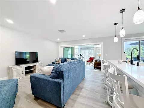 Living - 508 Shore Dr, Largo, FL 33771 photo 2 of 3