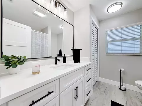 Bath - 508 Shore Dr, Largo, FL 33771 photo 3 of 4